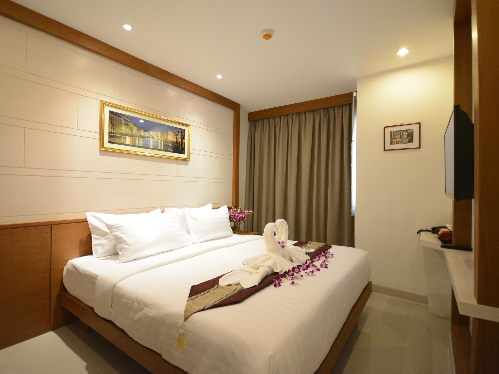 The aim patong hotel. Пхукет отель центр Патонг. ADDPLUS Hotel Spa 3 Патонг Пхукет. Central Phuket Gucci. 182/7-8 Phungmuang Sai Kor Road, Patong, Phuket, Thailand, 83150.